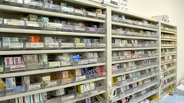 リリーフ薬局 太田川店の薬棚