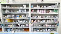 大信薬局春日店の薬棚