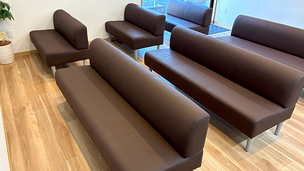 コスモス調剤薬局 砂田橋店の待合スペース