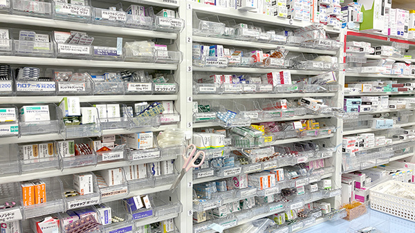 コスモス調剤薬局 砂田橋店の薬棚