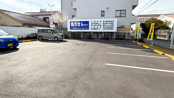ユタカ薬局 豊中南桜塚の駐車場