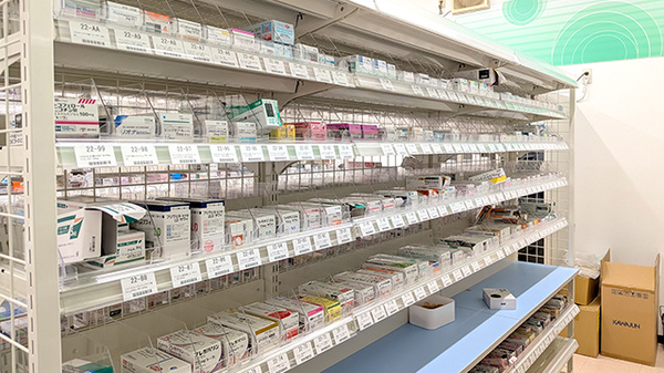 モリキ長野稲葉薬局の薬棚
