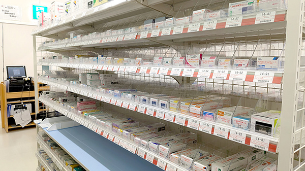 モリキ安曇野穂高薬局の薬棚