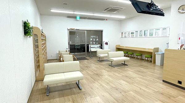 そうごう薬局　東岸和田店の待合スペース