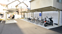 ウォンツ海老山薬局の駐輪場