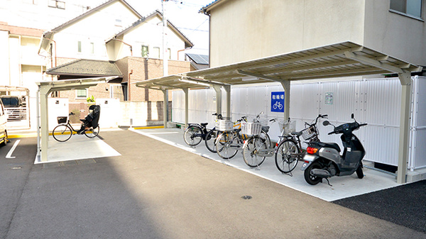 ウォンツ海老山薬局の駐輪場