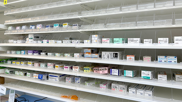 コスモス調剤薬局 森町店の薬棚