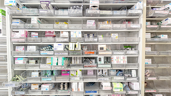 中央薬局　内ヶ島店の薬棚
