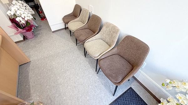 中央薬局　田所町店の待合スペース