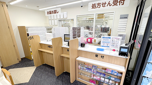 ココカラファイン薬局堺駅前店の受付/カウンター