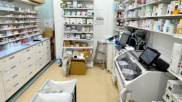 薬局トモズミスターマックス藤沢SC店の調剤室