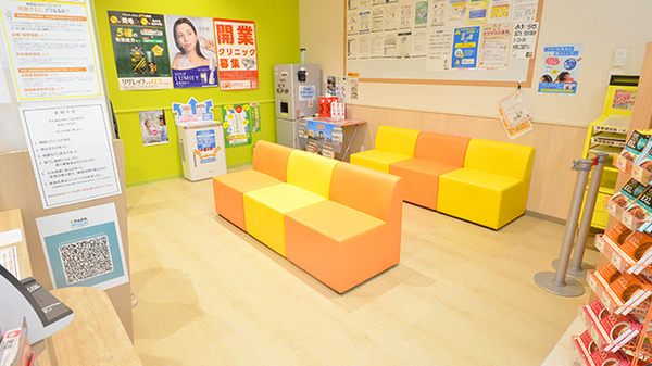 調剤薬局ツルハドラッグ旭川豊岡5条店の待合スペース