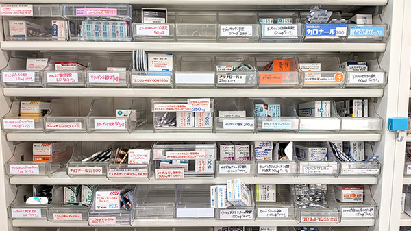 パル薬局 鶴馬一丁目店の薬棚