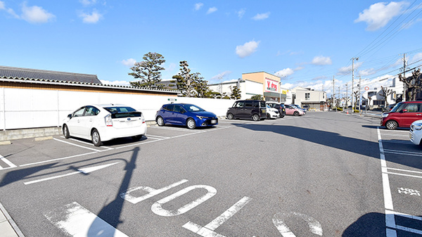 V・drug　春日井如意申薬局の駐車場