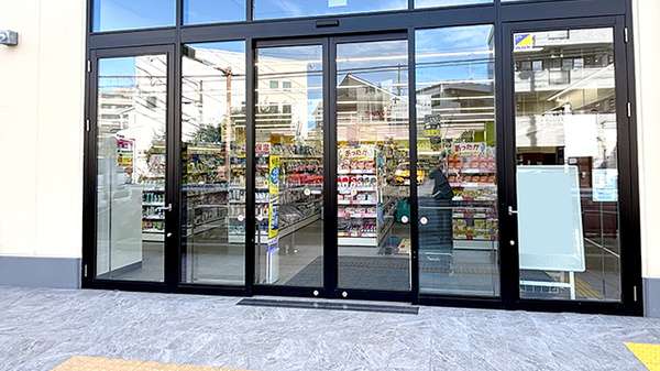 薬局トモズminanoba相模原店の入口