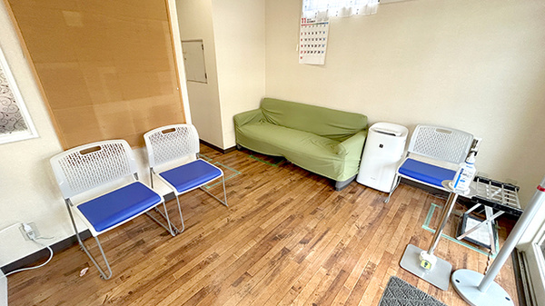 ハナミズキ薬局唐戸店の待合スペース