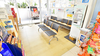 調剤薬局ツルハドラッグ堺三国ヶ丘店の待合スペース