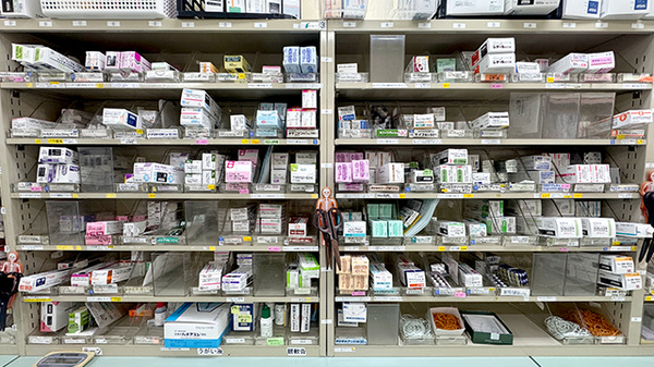 ニック調剤薬局　長崎労災前店の薬棚