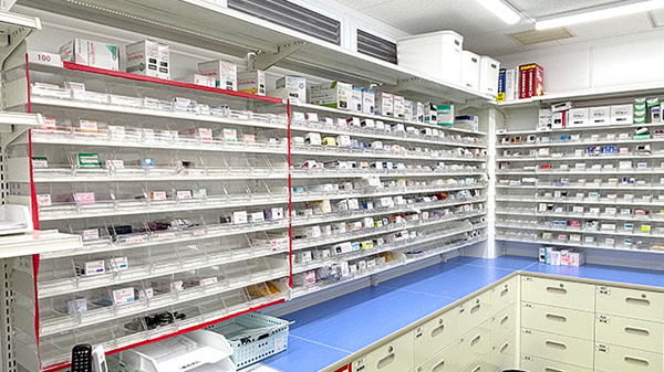 コクミン薬局　ドーチカ店の薬棚