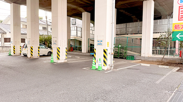 ドラッグセイムス南小岩薬局の駐車場