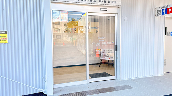 セキ薬局　前川店の入口