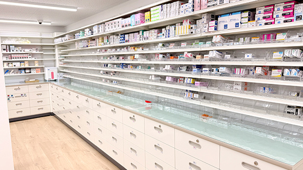 セキ薬局　前川店の薬棚
