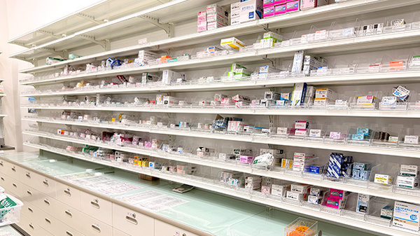 セキ薬局　駒木店の薬棚
