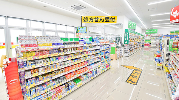 スギ薬局 平田店の入口