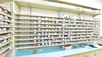 スギ薬局 北浜南店の薬棚