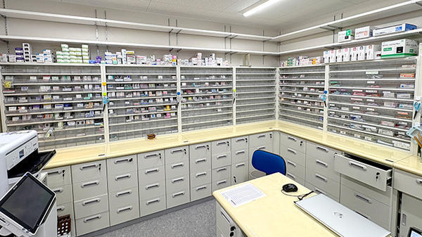 プラザ薬局　千里山店の調剤室