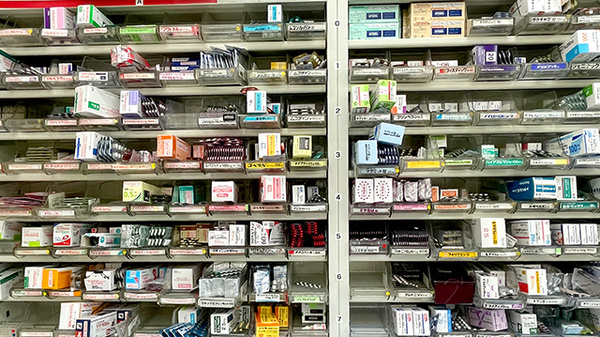 大信薬局学が丘店の薬棚