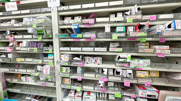 大信薬局おおぎ店の薬棚