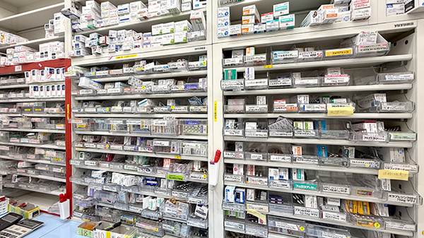 カムイ調剤薬局フェスタ店の薬棚