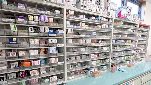 ブルーベリー薬局の薬棚