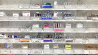 ココカラファイン薬局方南町駅前店の薬棚