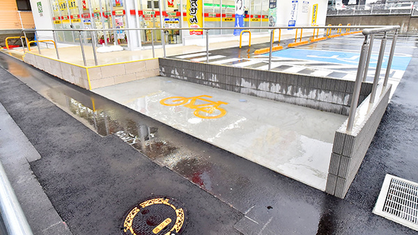 スギ薬局 北里東店の駐輪場