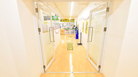 スギ薬局 鎌倉駅前店の入口
