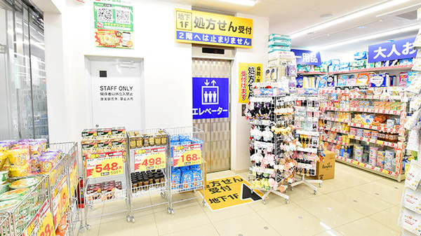 スギ薬局 鎌倉駅前店のエレベーター