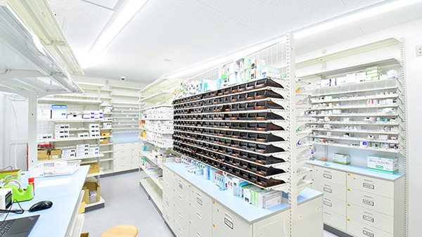 スギ薬局 鎌倉駅前店の調剤室