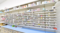 スギ薬局 豊明寺池店の薬棚