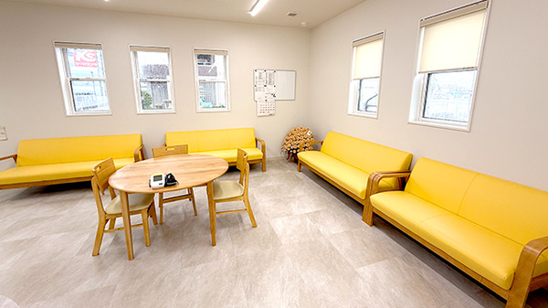 やよい堂薬局 岩出店の待合スペース