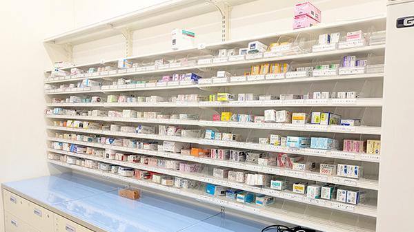マルエ薬局　草津温泉店の薬棚