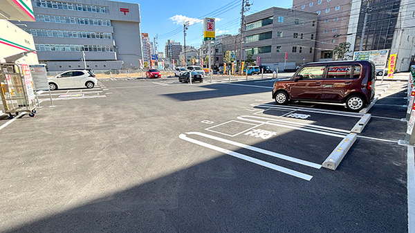 ドラッグセイムス高知北本町薬局の駐車場