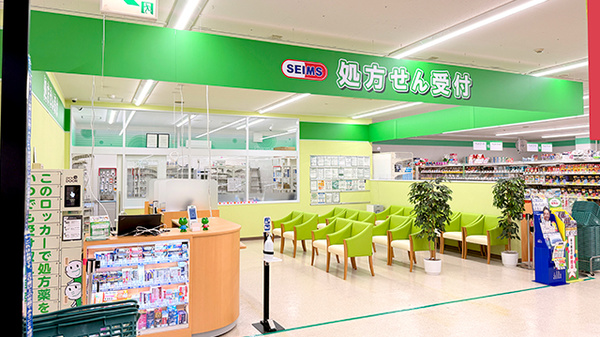 ドラッグセイムス星久喜薬局の入口