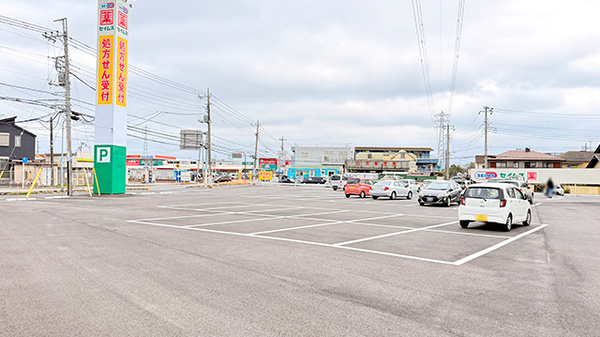 ドラッグセイムス星久喜薬局の駐車場