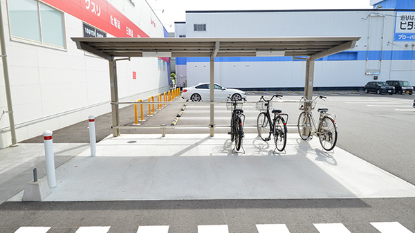 ウェルネス薬局浜田医療センター前店の駐輪場