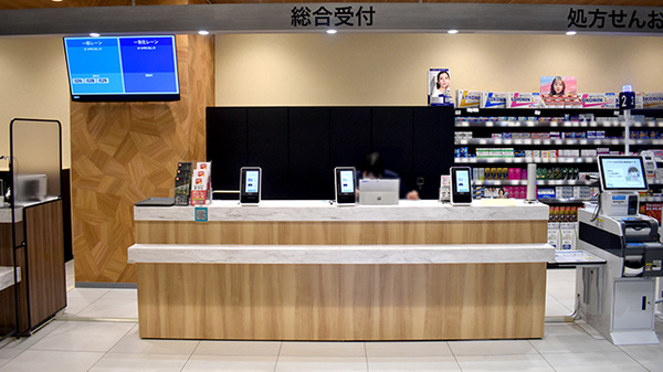 ツルハ薬局　虎の門病院前店の受付/カウンター