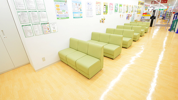スギ薬局 アピア八千代台店の待合スペース