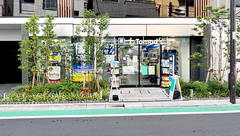 薬局トモズ 幡ヶ谷店の外観