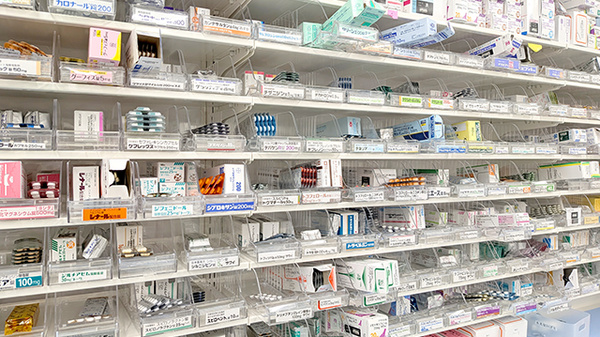 阪神調剤薬局 京成高砂店の薬棚